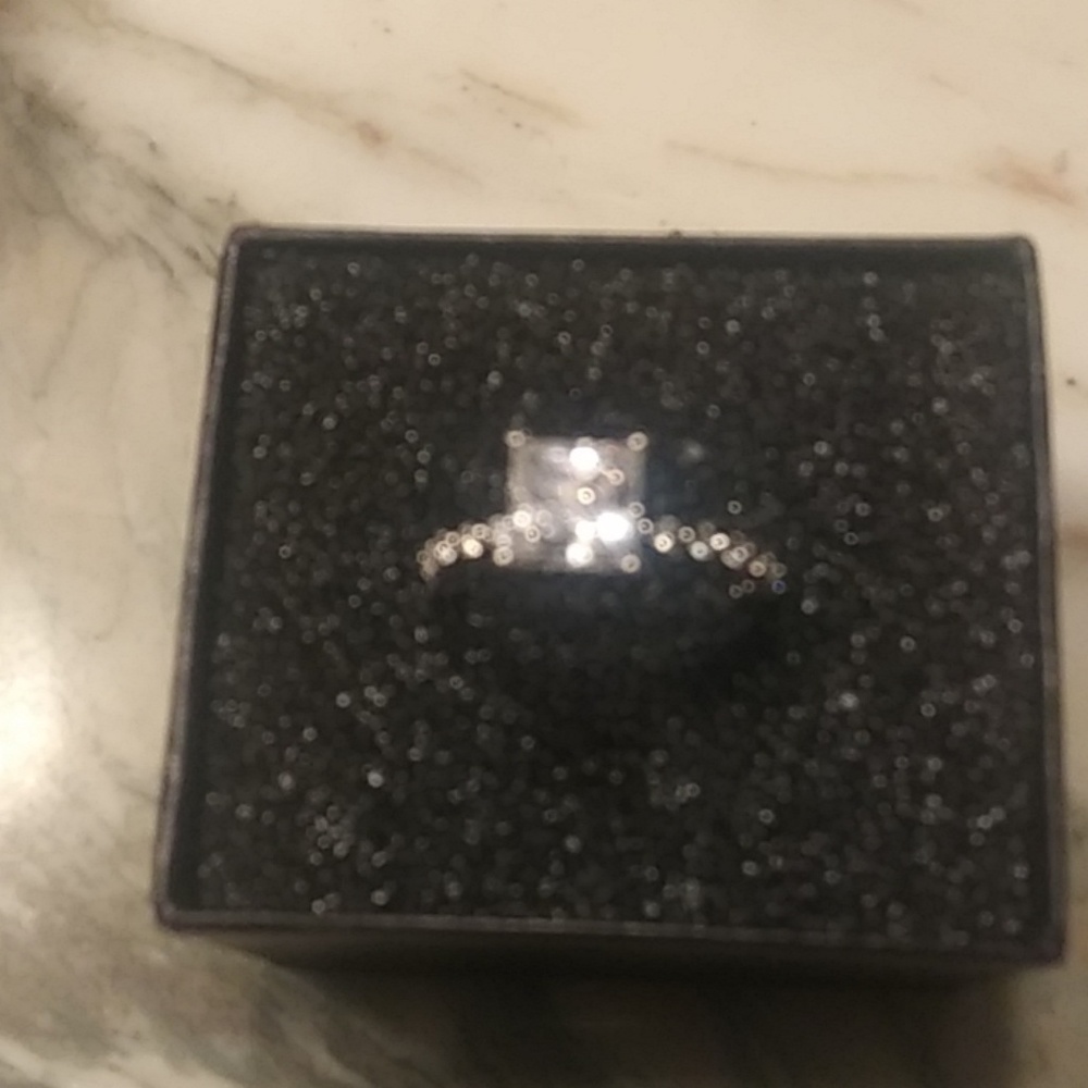 Ring - Picture 2 of 6